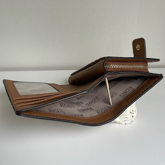 Micheal Kors Jet Set Wallet - Picture 5 of 16